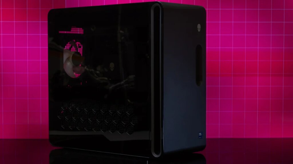 Alienware Aurora (2025) Review: Space-Age Design, Stellar Speed Alienware Aurora (2025) Review: Space-Age Design, Stellar Speed