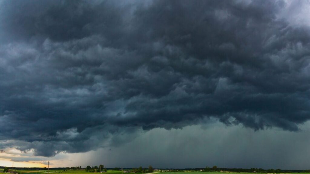 How to Become a Backyard Meteorologist With a Few Simple Tools How to Become a Backyard Meteorologist With a Few Simple Tools