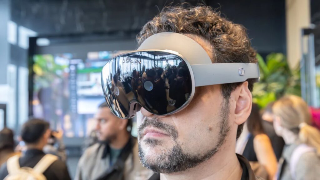 I Tried Samsung’s Galaxy XR, and It’s the First Mixed Reality Headset That Feels Ready for Everyone I Tried Samsung’s Galaxy XR, and It’s the First Mixed Reality Headset That Feels Ready for Everyone