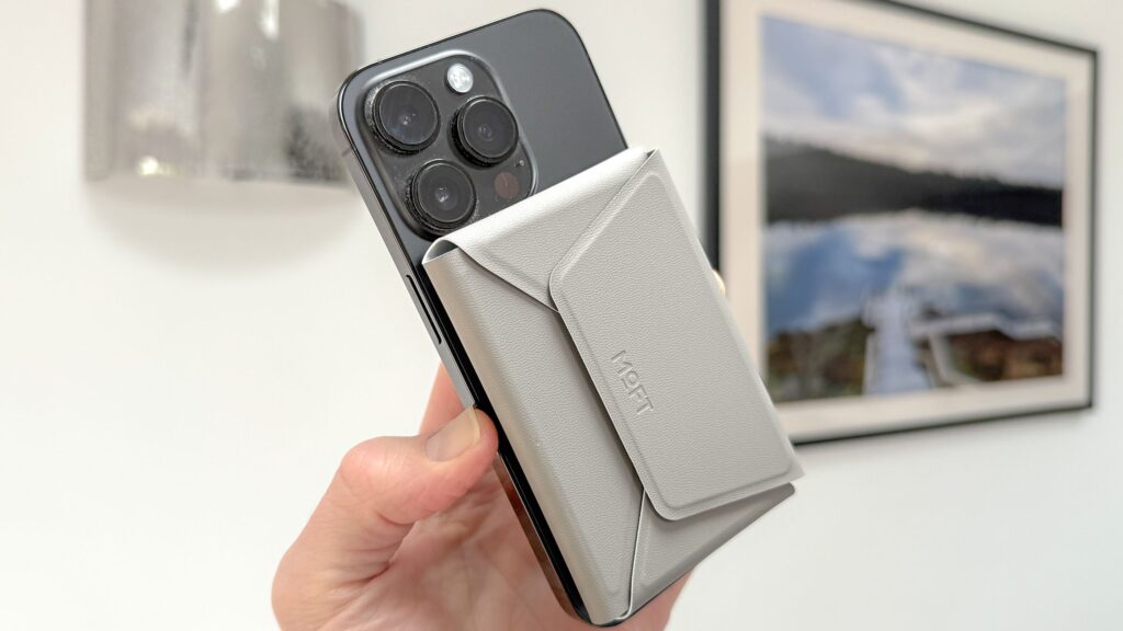 I ditched my decades-old wallet for this MagSafe Field Wallet, and I’m weirdly conflicted about it I ditched my decades-old wallet for this MagSafe Field Wallet, and I’m weirdly conflicted about it