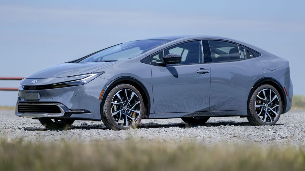 I drove the Toyota Prius Plug-In Hybrid for a week — and it’s the best of both worlds I drove the Toyota Prius Plug-In Hybrid for a week — and it’s the best of both worlds