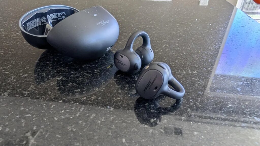 I expected these clip-on earbuds to fail, but the first listen changed my mind completely I expected these clip-on earbuds to fail, but the first listen changed my mind completely