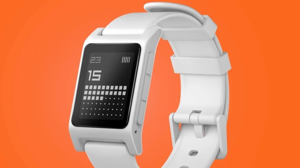 Pebble Smartwatch Comeback Continues With iPhone and Android App Relaunch Pebble Smartwatch Comeback Continues With iPhone and Android App Relaunch