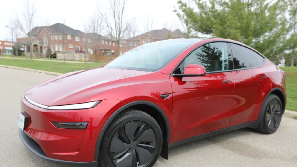 Tesla’s iOS app now tells you exactly what maintenance your car needs Tesla’s iOS app now tells you exactly what maintenance your car needs