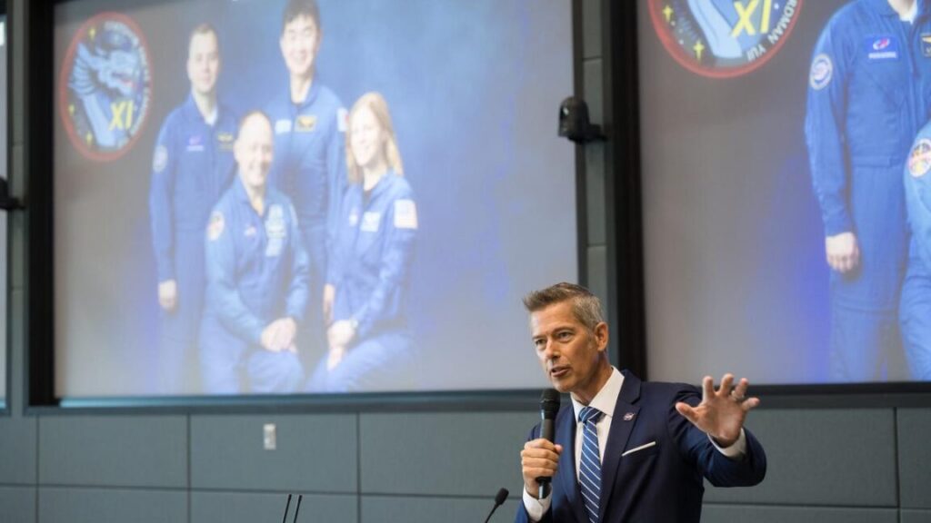Why did NASA’s chief just shake up the agency’s plans to land on the Moon? Why did NASA’s chief just shake up the agency’s plans to land on the Moon?