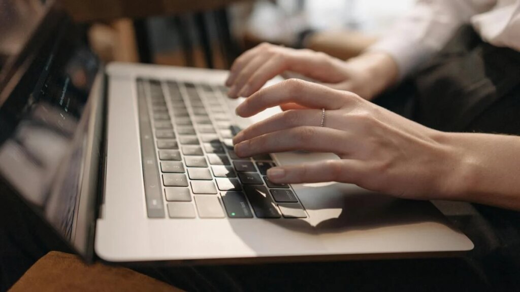 Windows 11 Pro is down to just  — save 4 on your upgrade