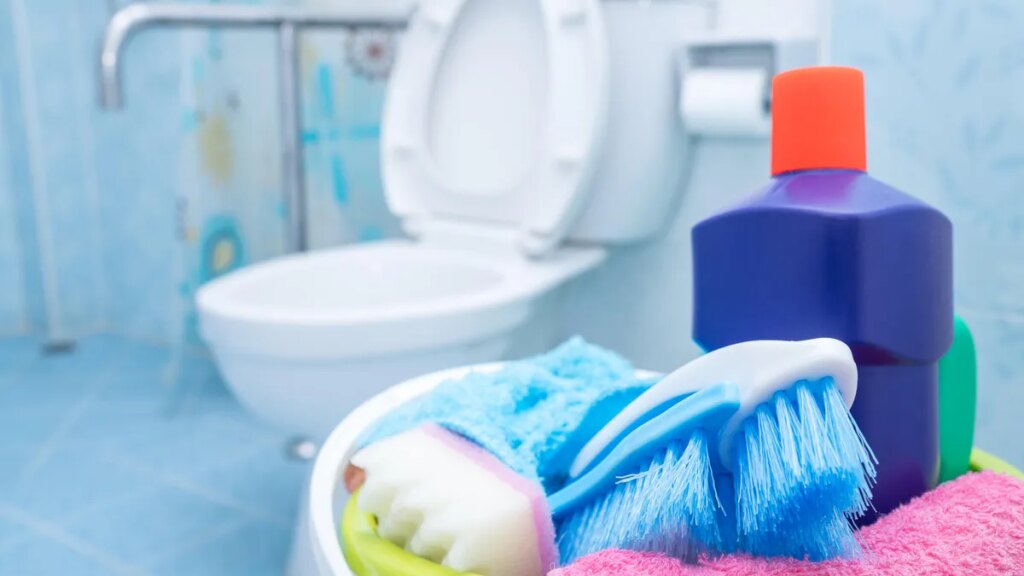 9 Cleaning Secrets for a Freakishly Clean Bathroom From a Former Custodian 9 Cleaning Secrets for a Freakishly Clean Bathroom From a Former Custodian