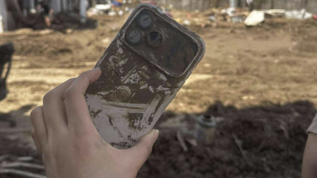 After devastating typhoon, one user found their phone had survived After devastating typhoon, one user found their phone had survived