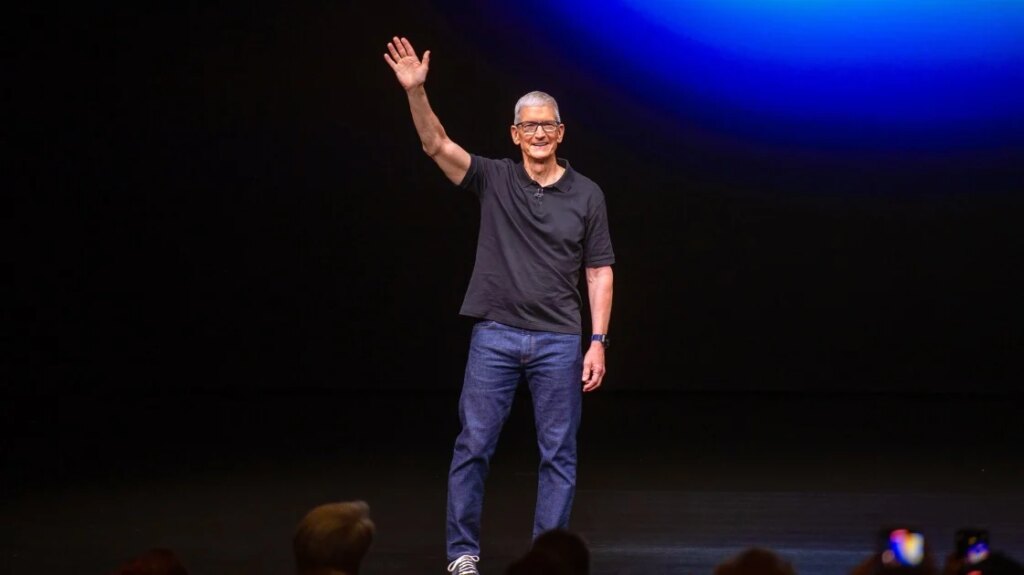 Apple May Name New CEO Early Next Year: Here’s Who Is Likely to Replace Tim Cook Apple May Name New CEO Early Next Year: Here’s Who Is Likely to Replace Tim Cook