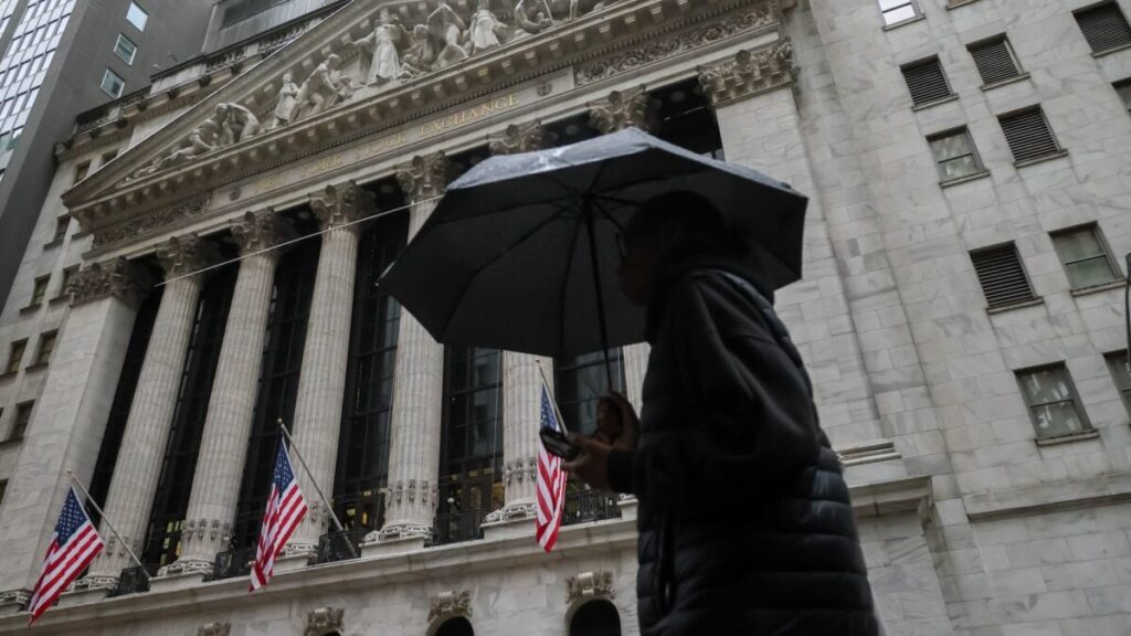 Bitcoin Plunges to Six Month Low as Crypto Traders Worry We’re Nowhere Near the Bottom Bitcoin Plunges to Six Month Low as Crypto Traders Worry We’re Nowhere Near the Bottom