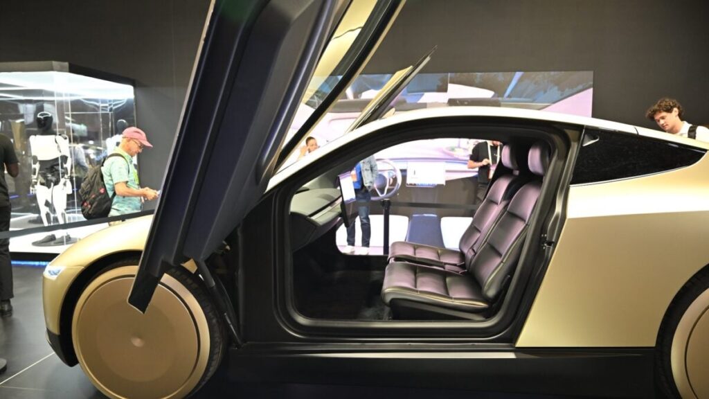 Elon Musk Wades Into the Debate Over Robotaxis Killing Cats. Guess Which Side He’s On Elon Musk Wades Into the Debate Over Robotaxis Killing Cats. Guess Which Side He’s On