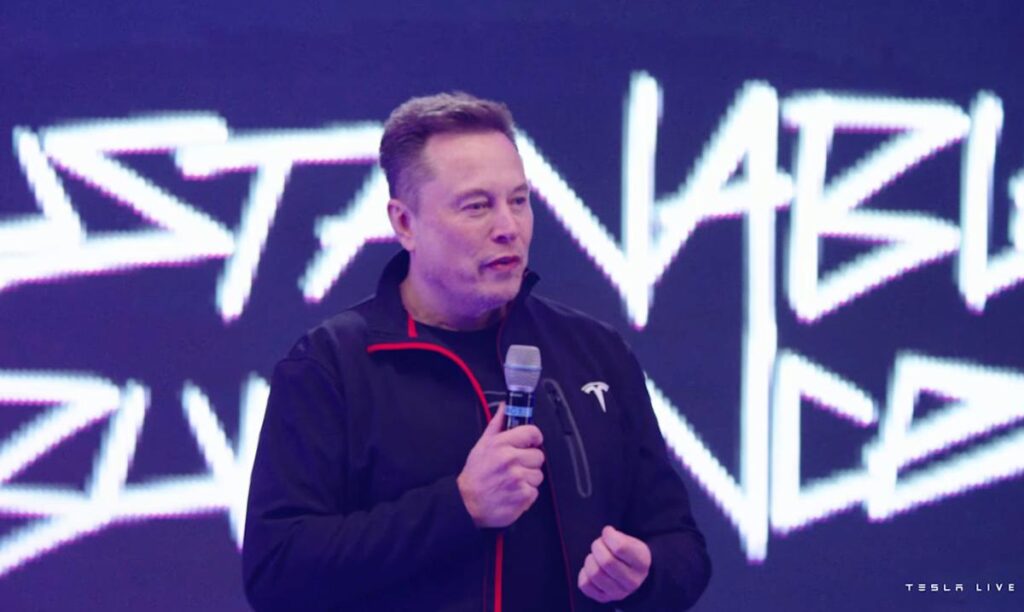 Elon Musk says Tesla owners can ‘text and drive’ very soon Elon Musk says Tesla owners can ‘text and drive’ very soon
