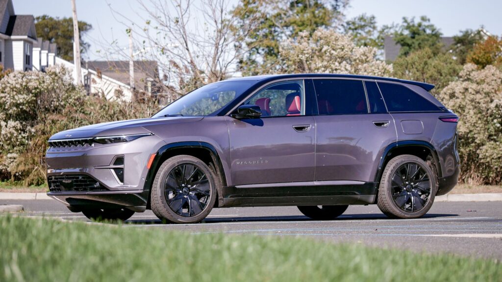 I drove the Jeep Wagoneer S for a week — and it’s just the right mix of luxury and sporty I drove the Jeep Wagoneer S for a week — and it’s just the right mix of luxury and sporty