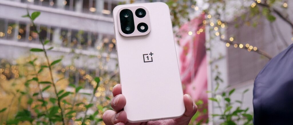 OnePlus 15 review: The flagship that never dies changes everything