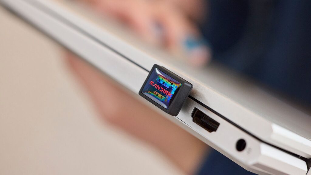 Sandisk’s ridiculously tiny 1TB USB-C drive can be left in your laptop