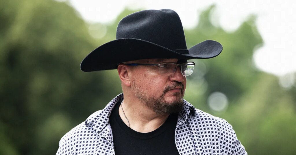 Stewart Rhodes Relaunched the Oath Keepers. Even Old Oath Keepers Don’t Care