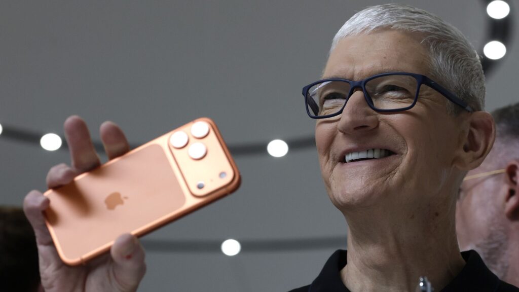 ‘Succession’ in real life — front-runner at Apple emerges to be Tim Cook’s replacement ‘Succession’ in real life — front-runner at Apple emerges to be Tim Cook’s replacement