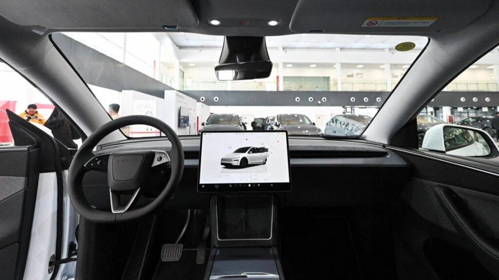 Tesla Could Finally Be Warming Up to Apple CarPlay Tesla Could Finally Be Warming Up to Apple CarPlay