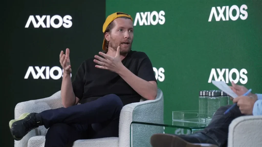 “We’re in an LLM bubble,” Hugging Face CEO says—but not an AI one “We’re in an LLM bubble,” Hugging Face CEO says—but not an AI one