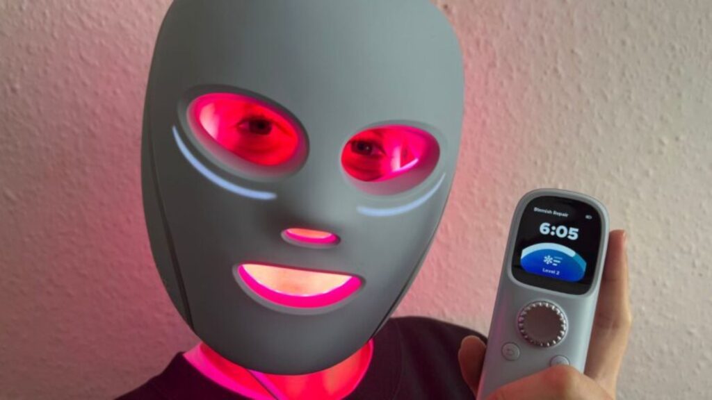 What’s the difference between red and blue lights in LED face masks? What’s the difference between red and blue lights in LED face masks?