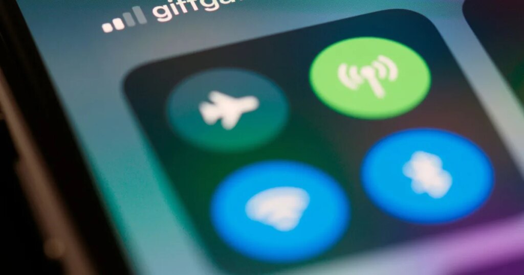 Amazon could soon be your in-flight Wi-Fi supplier, too Amazon could soon be your in-flight Wi-Fi supplier, too