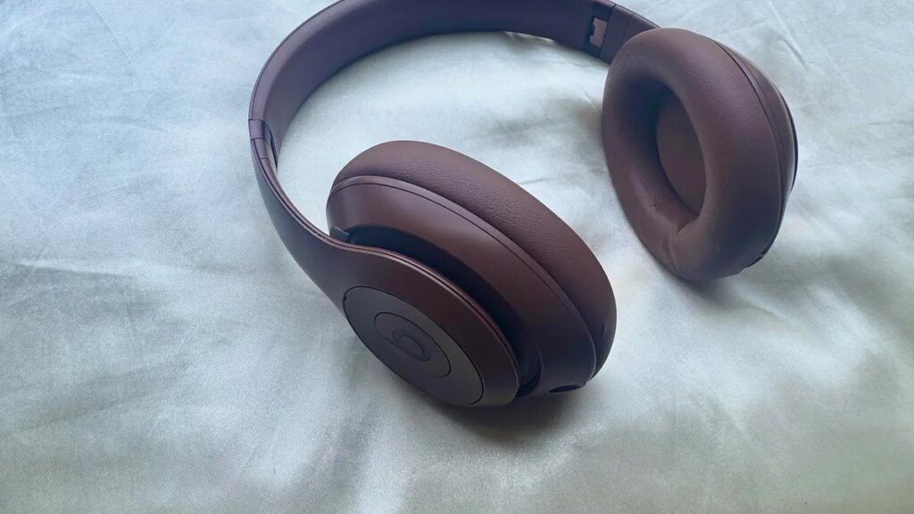 I Broke Up With My AirPods for the Beats Studio Pro and With This Huge Discount You Might, Too I Broke Up With My AirPods for the Beats Studio Pro and With This Huge Discount You Might, Too