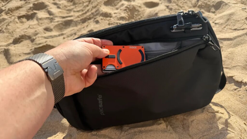 This anti-theft tech bag foiled a pickpocket attempt live – here’s how it did it This anti-theft tech bag foiled a pickpocket attempt live – here’s how it did it